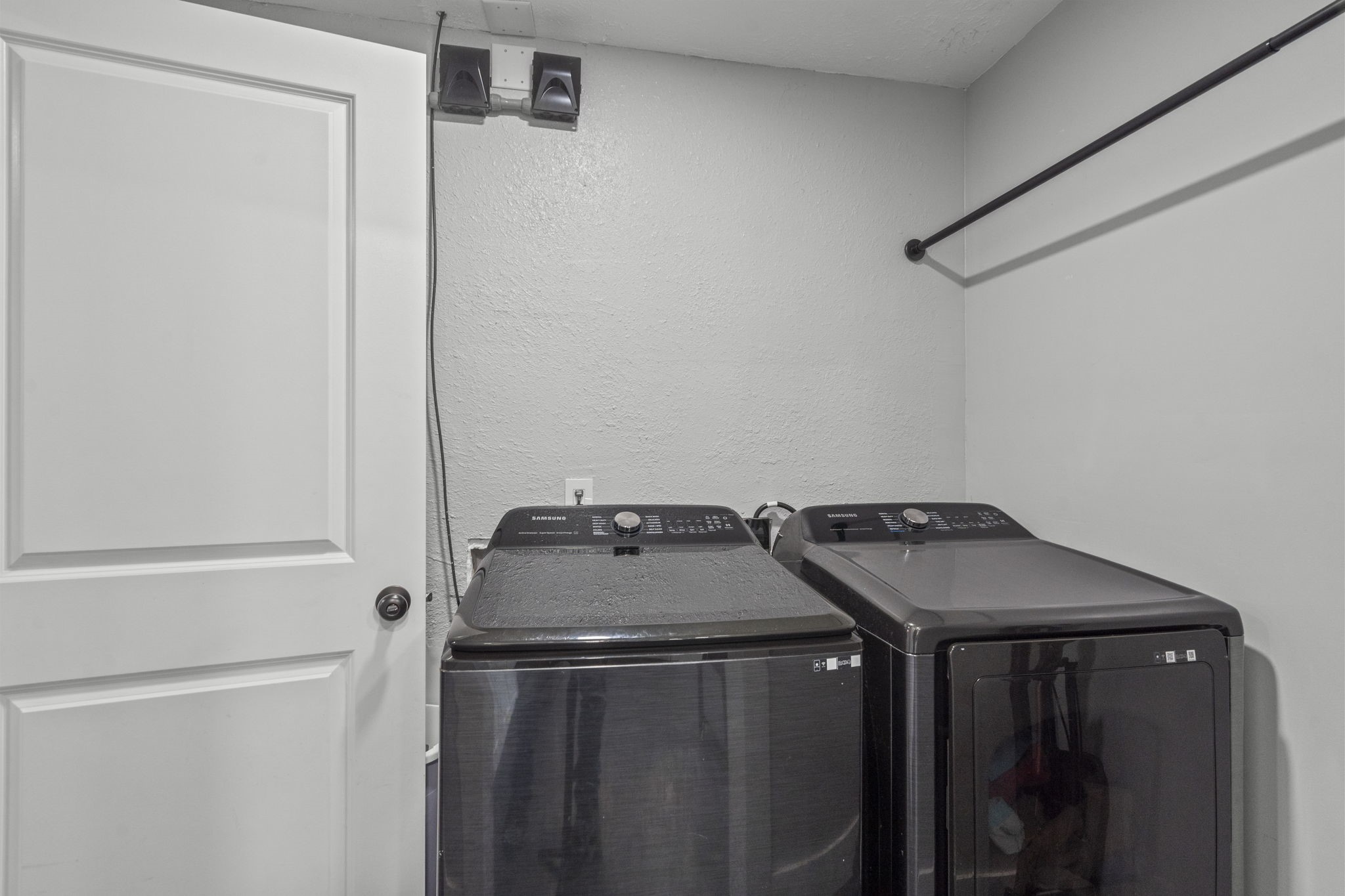 5406 South Tower Road Santa Fe, TX 77517 - Photo 20 of 46 a utility room with dryer and washer
