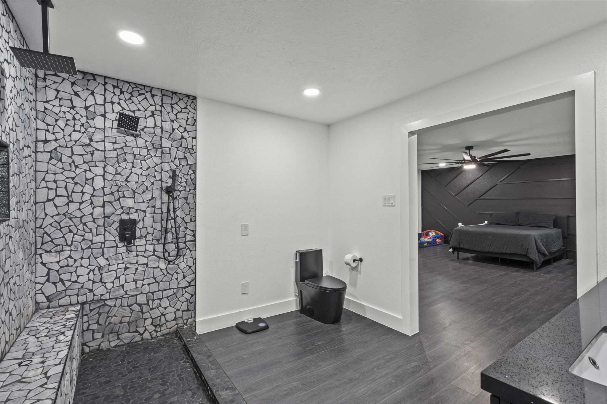 5406 South Tower Road Santa Fe, TX 77517 - Photo 28 of 46 a living room with a walk in closet and a couch