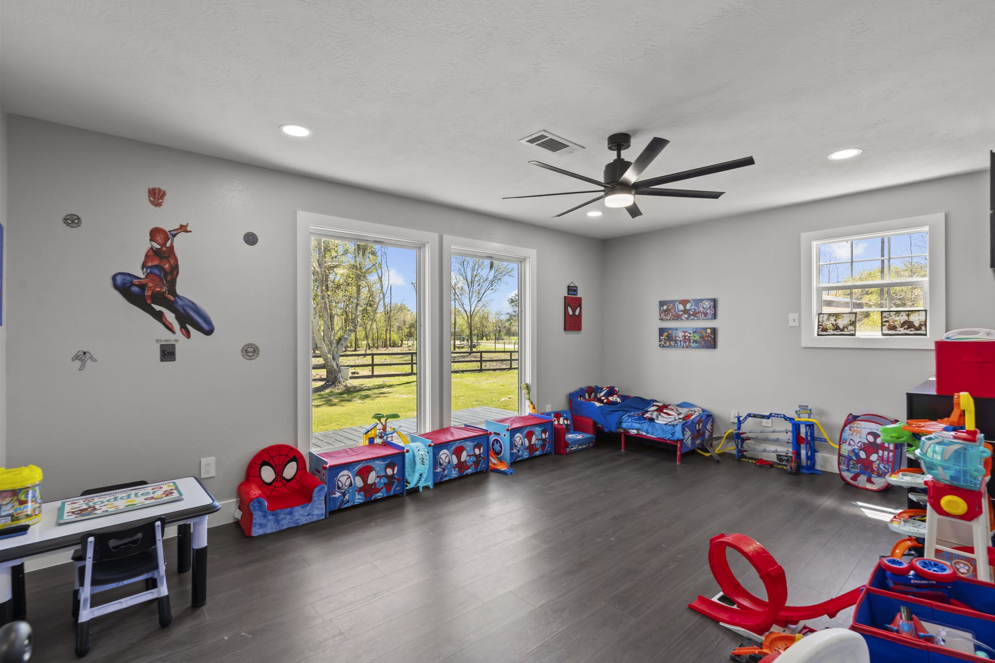 5406 South Tower Road Santa Fe, TX 77517 - Photo 29 of 46 a play room with toys