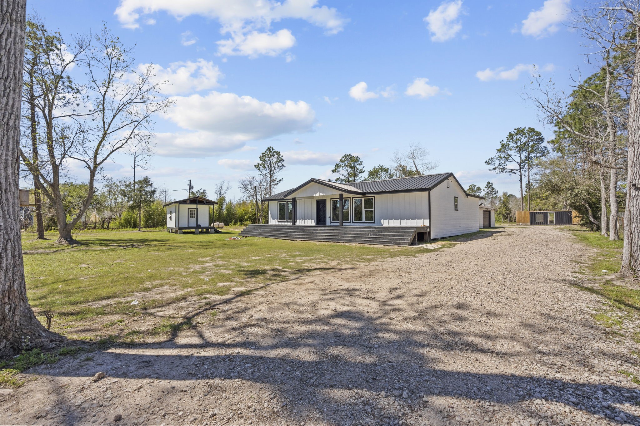 5406 South Tower Road Santa Fe, TX 77517 - Photo 4 of 46 a bathroom with a sink and a yard