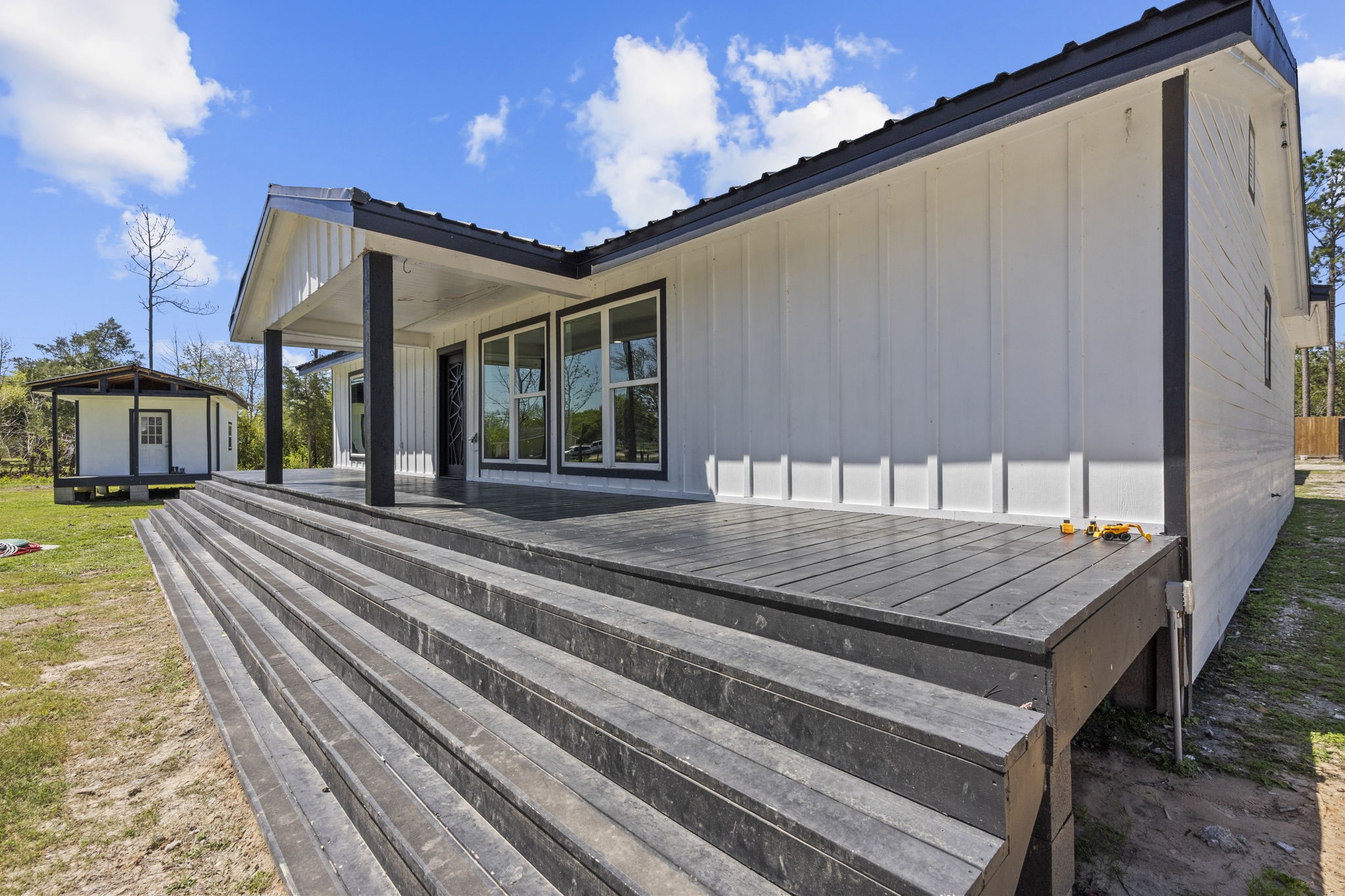 5406 South Tower Road Santa Fe, TX 77517 - Photo 5 of 46 a view of a house with a balcony