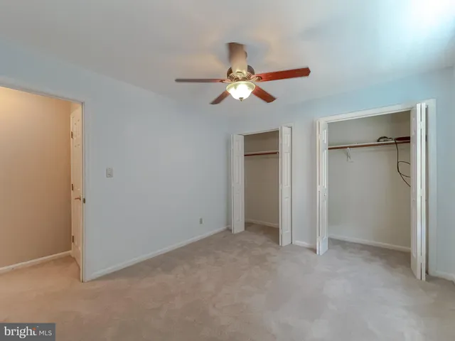 a view of empty room with window