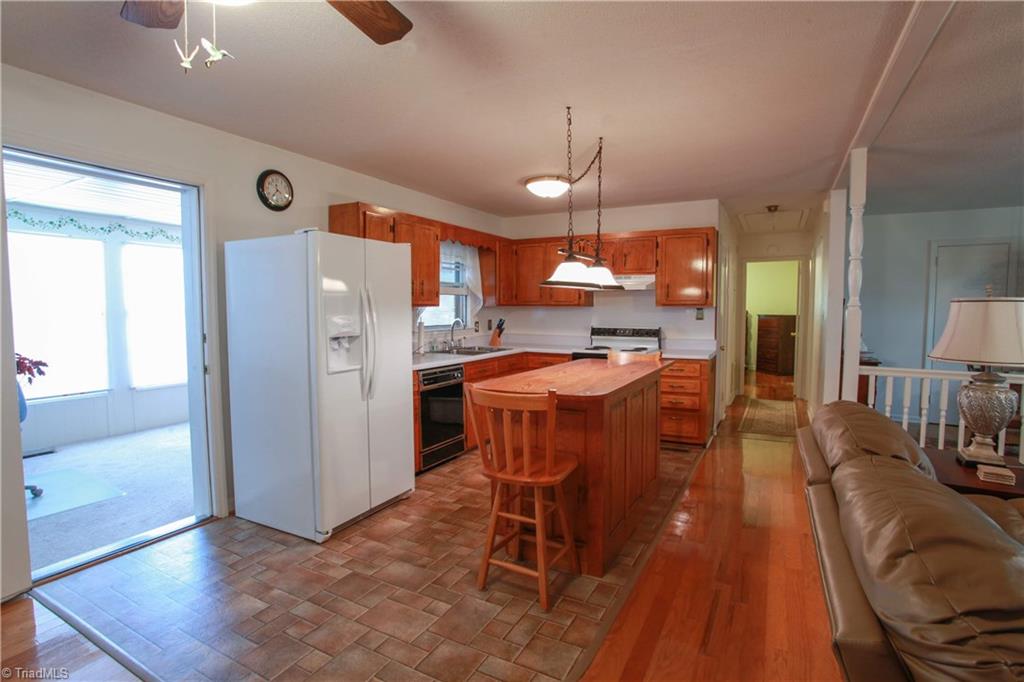 7901 Alcorn Road Oak Ridge, NC 27310 - Photo 7 of 30