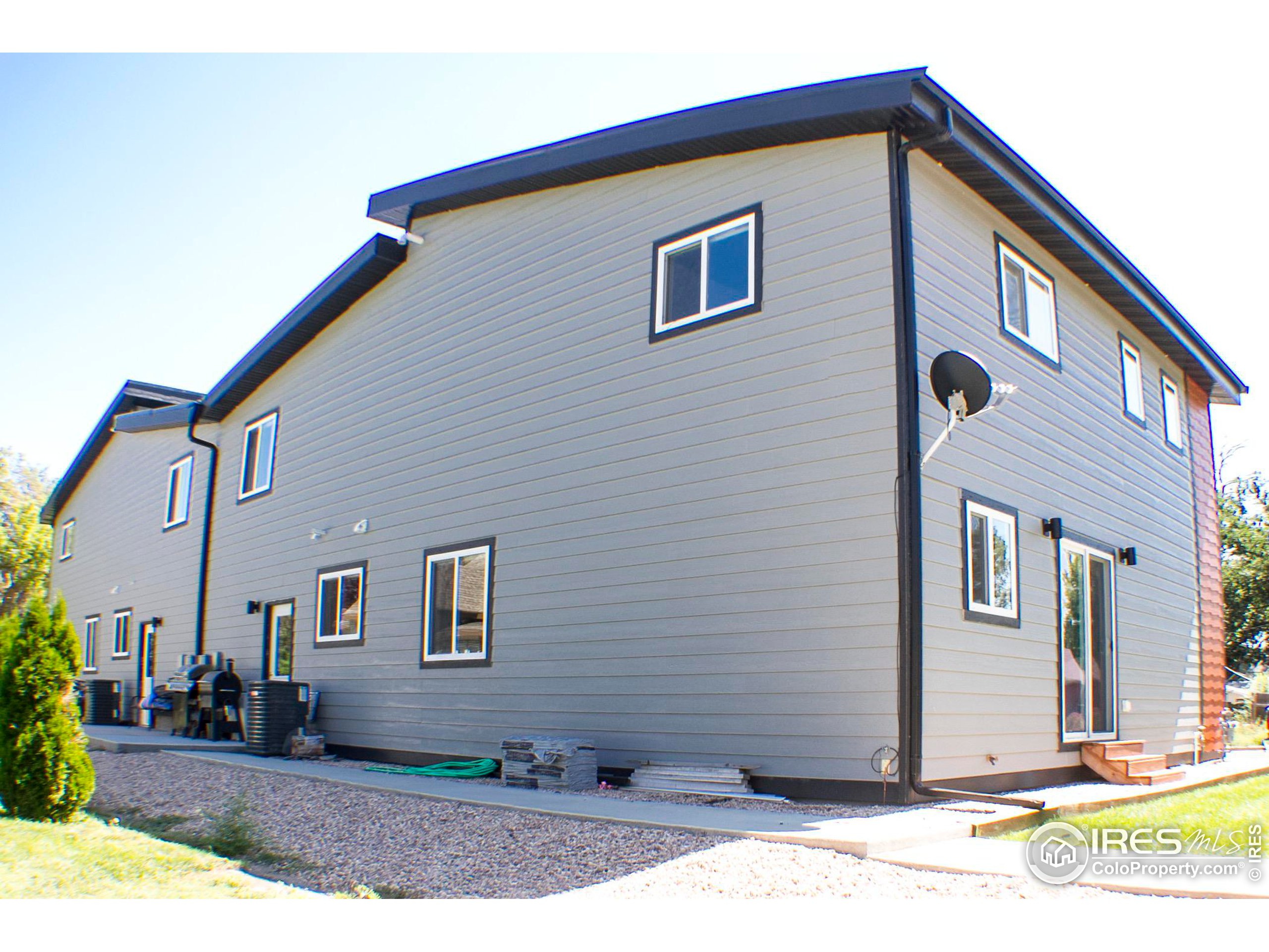 313 West Furry Street Holyoke, CO 80734 - Photo 2 of 23 a front view of a house with a yard