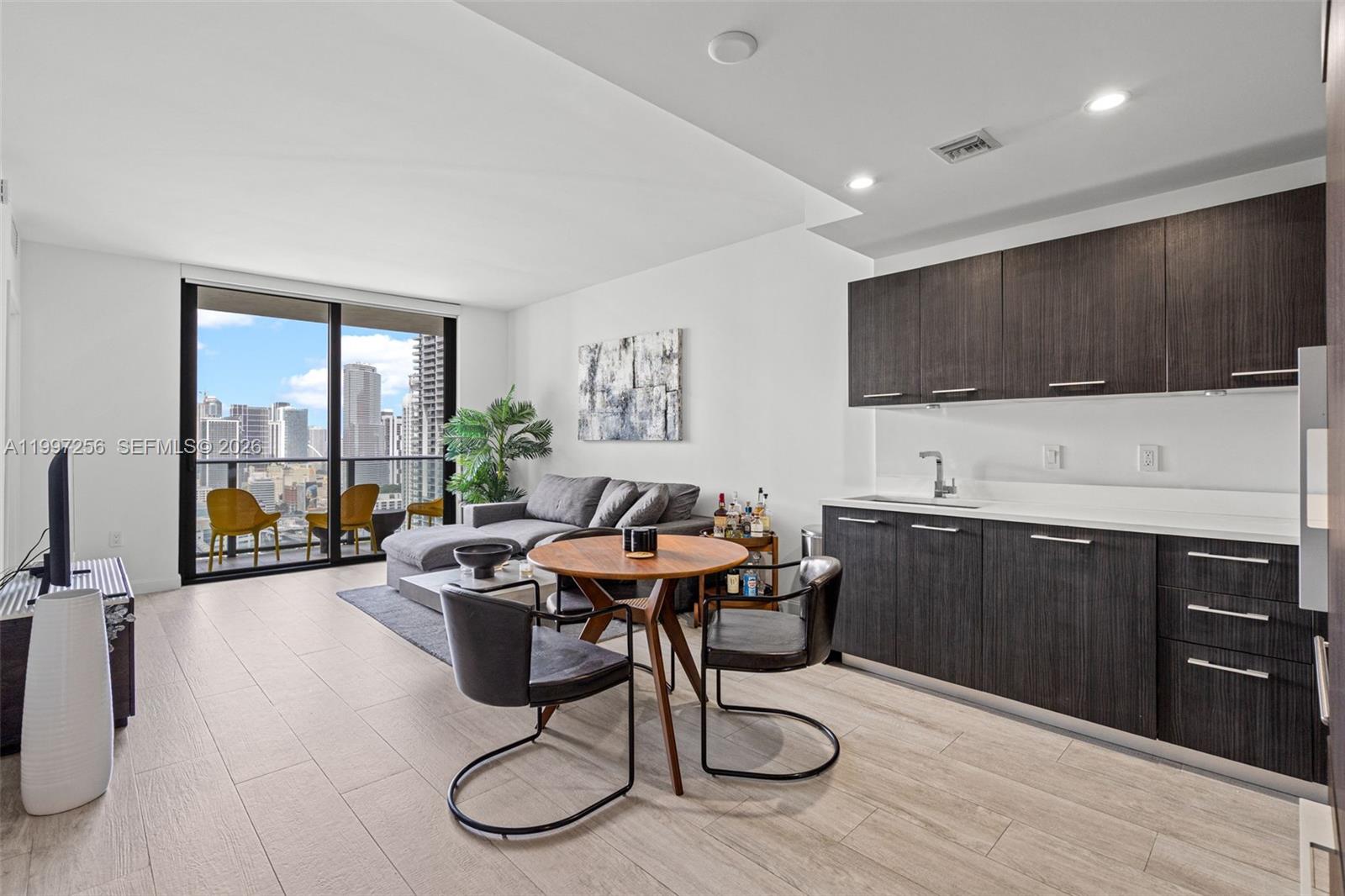 45 Southwest 9th Street, Unit 2910 Miami, FL 33130 - Photo 4 of 19
