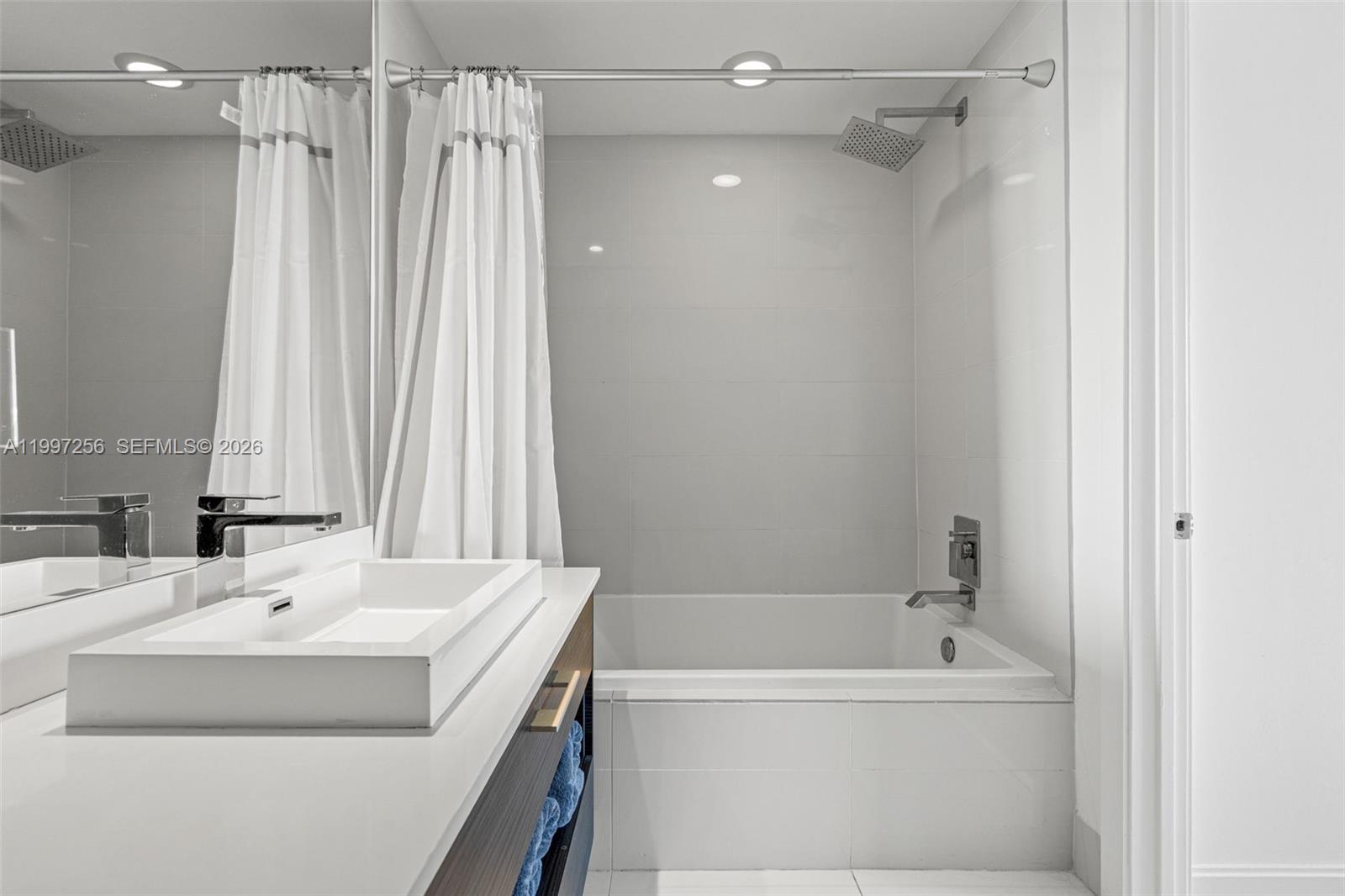 45 Southwest 9th Street, Unit 2910 Miami, FL 33130 - Photo 10 of 19