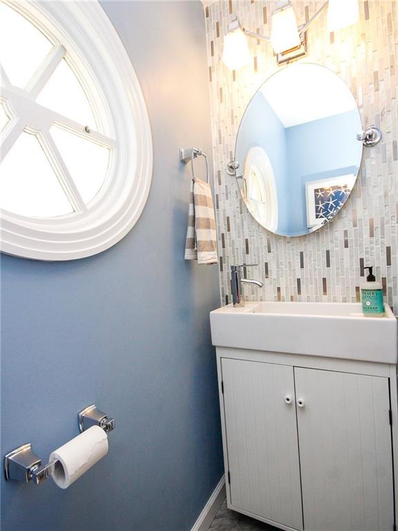 1641 Wise Road Pittsburgh, PA 15220 - Photo 10 of 19 Gallery Image 10