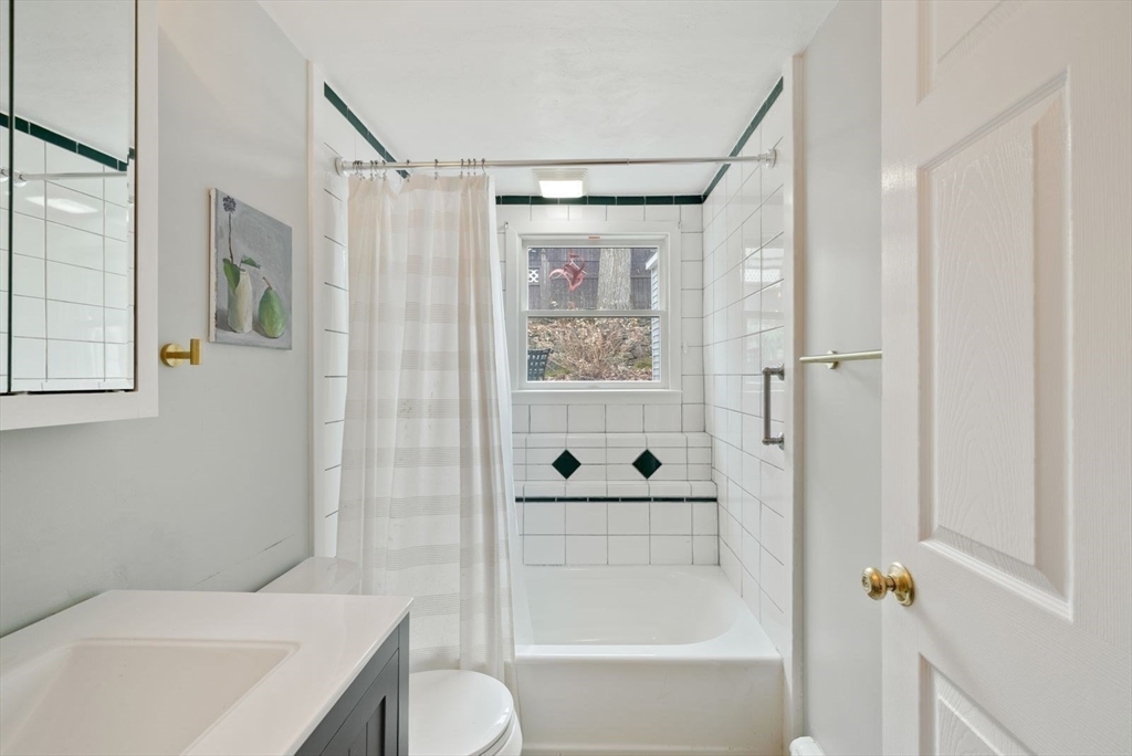 12 Stonecleve Road Wellesley, MA 02482 - Photo 13 of 37