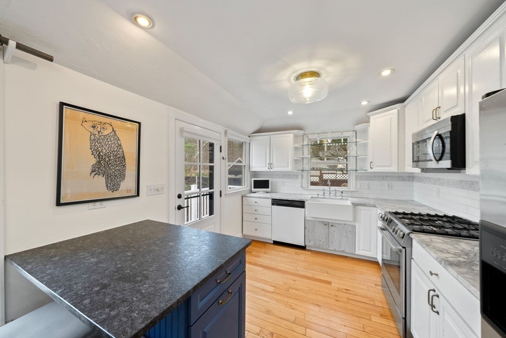 12 Stonecleve Road Wellesley, MA 02482 - Photo 15 of 37