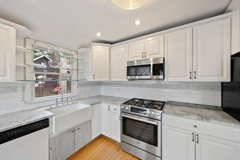 12 Stonecleve Road Wellesley, MA 02482 - Photo 16 of 37