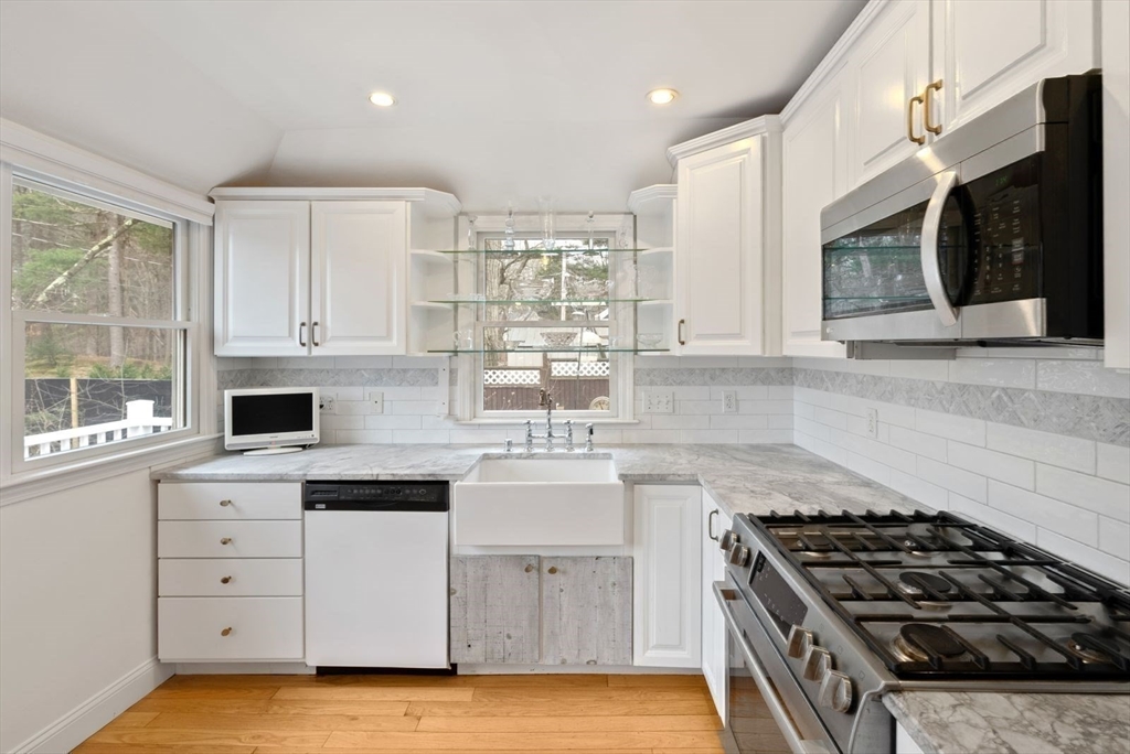 12 Stonecleve Road Wellesley, MA 02482 - Photo 17 of 37