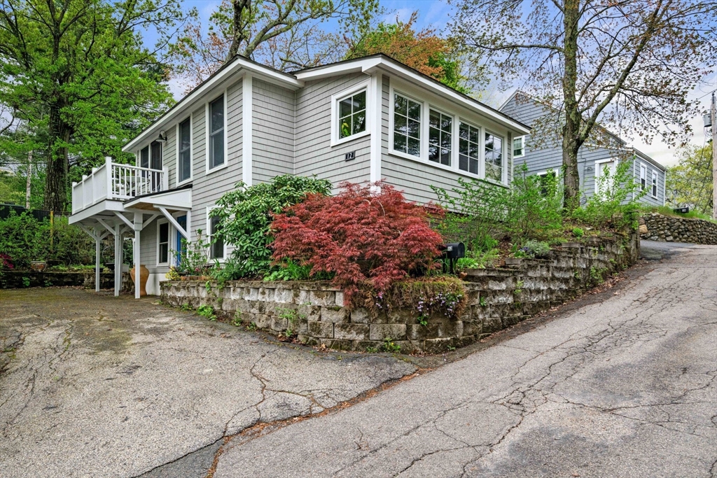 12 Stonecleve Road Wellesley, MA 02482 - Photo 2 of 37