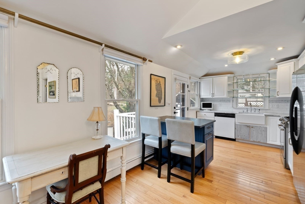 12 Stonecleve Road Wellesley, MA 02482 - Photo 21 of 37