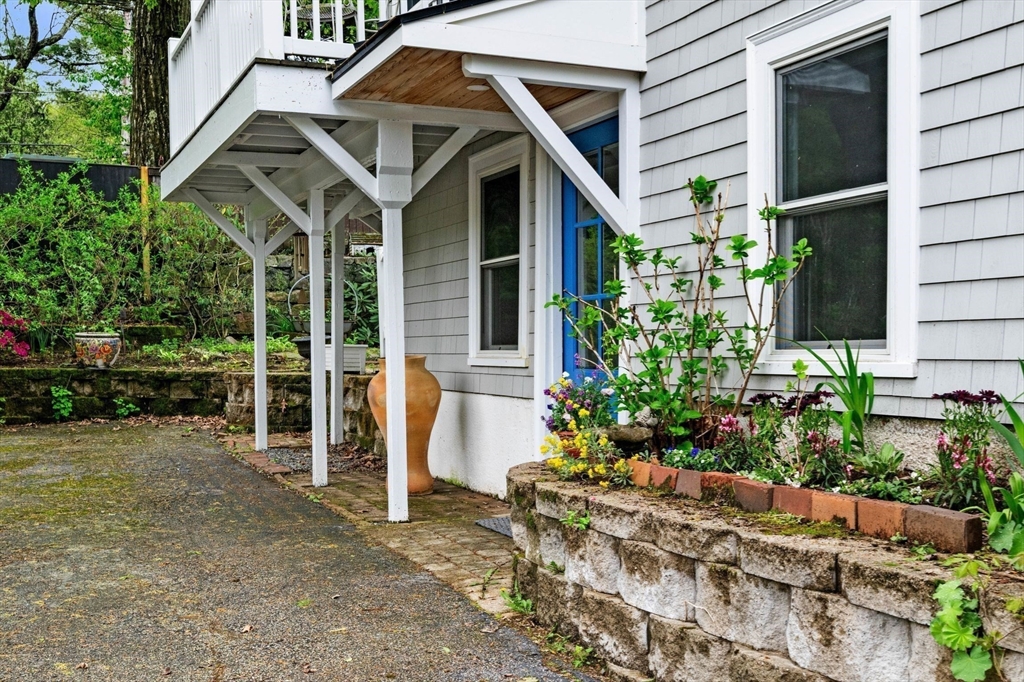 12 Stonecleve Road Wellesley, MA 02482 - Photo 4 of 37