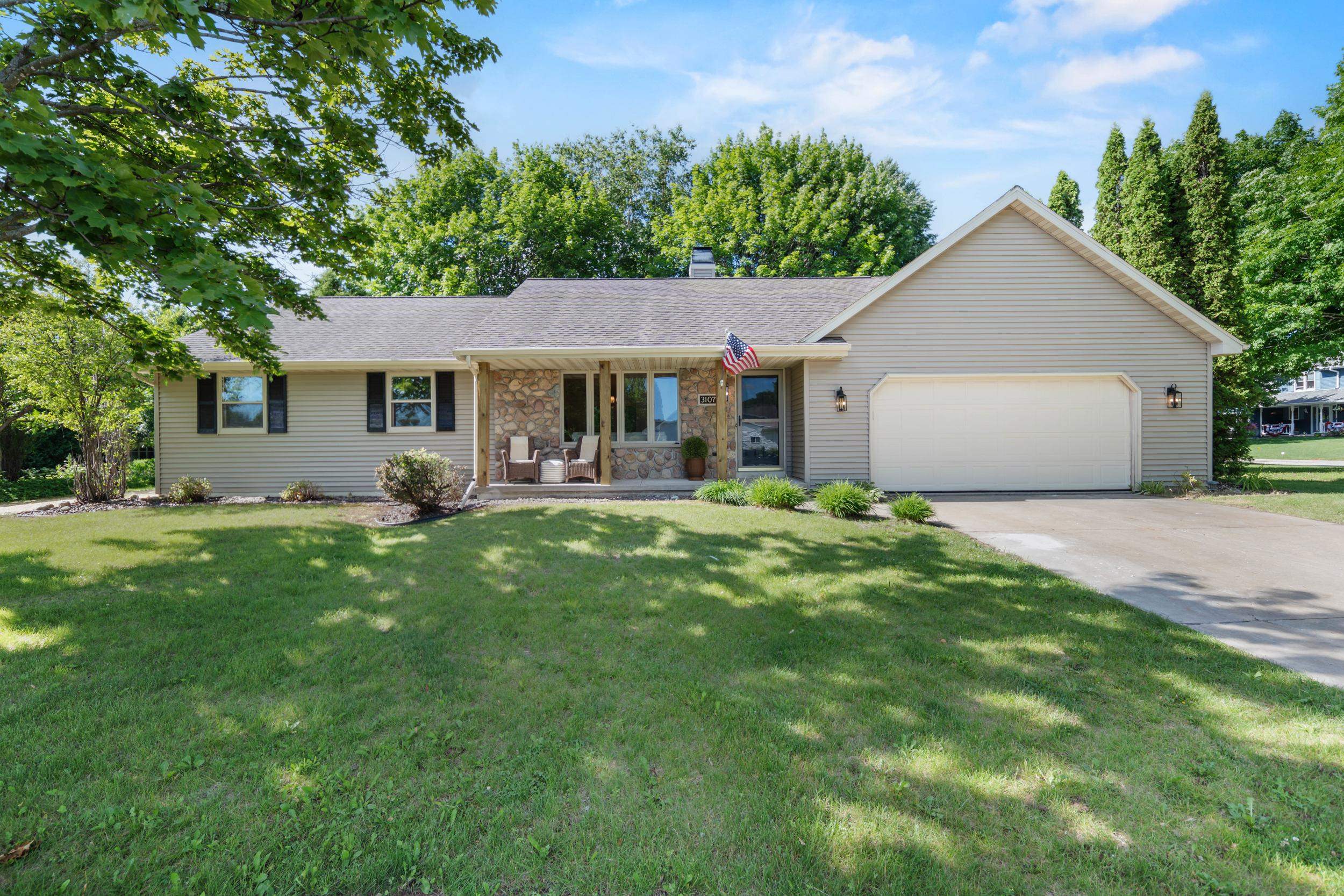 3107 Devroy Lane Green Bay, WI 54313 - Photo 2 of 75