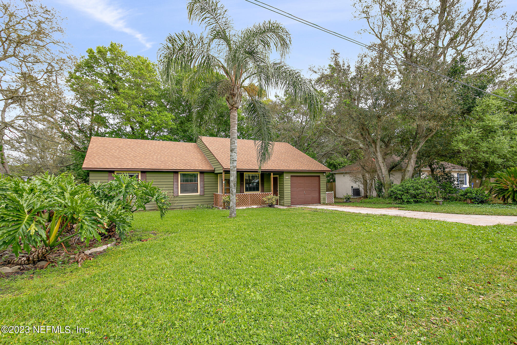 209 Jasmine Road St. Augustine, FL 32086 - Photo 2 of 35 a front view of a house with garden