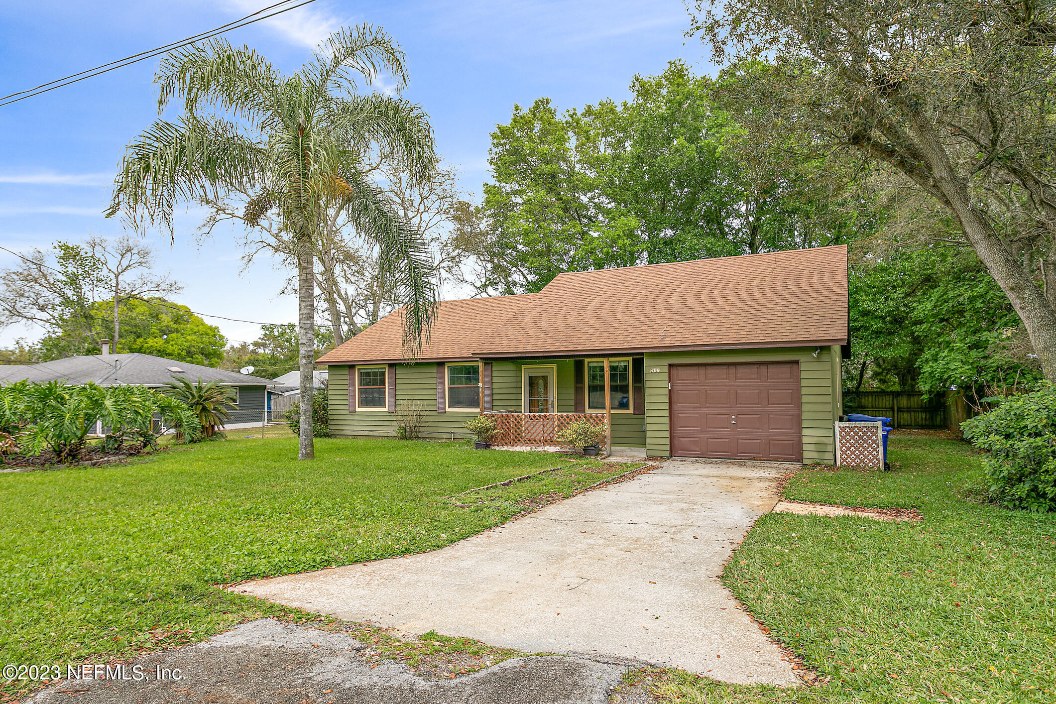 209 Jasmine Road St. Augustine, FL 32086 - Photo 35 of 35 a front view of a house with garden
