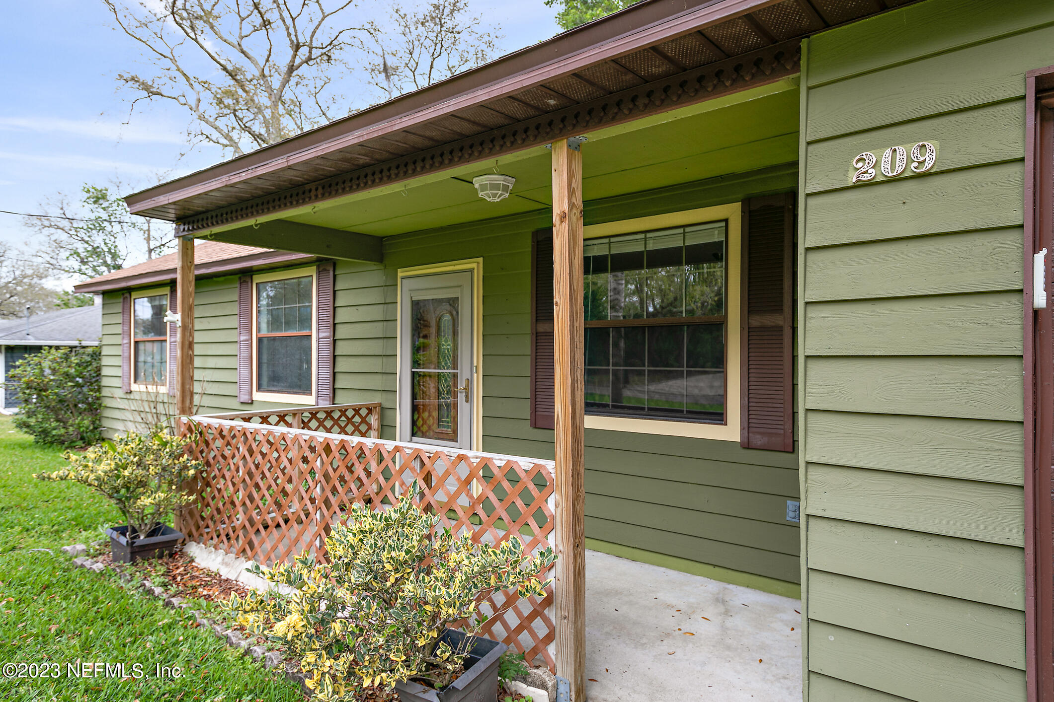 209 Jasmine Road St. Augustine, FL 32086 - Photo 4 of 35 a front view of a house with a garden