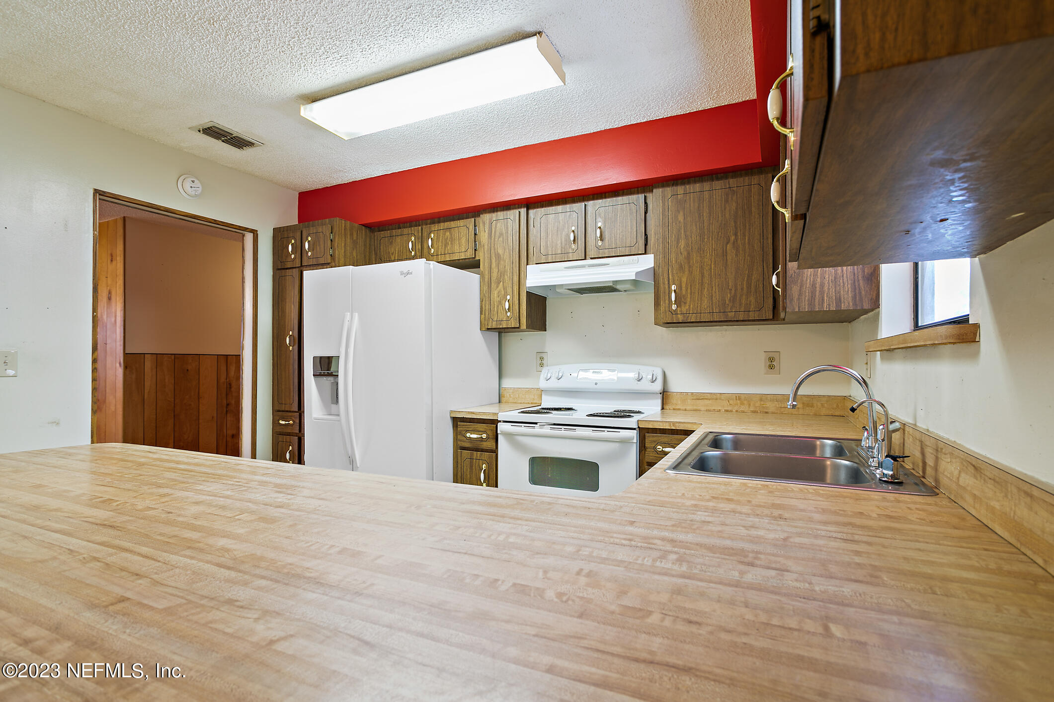 209 Jasmine Road St. Augustine, FL 32086 - Photo 9 of 35 a kitchen with stainless steel appliances granite countertop a refrigerator a stove top oven a sink and dishwasher