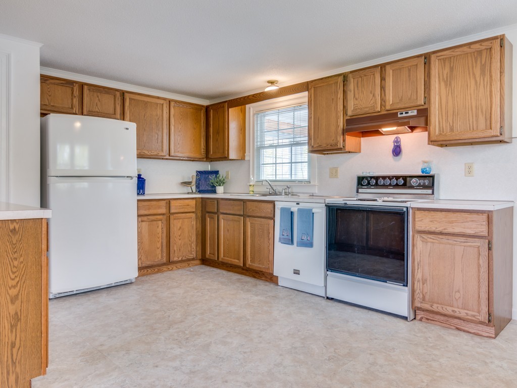 8 Beach Road Gloucester, MA 01930 - Photo 11 of 30