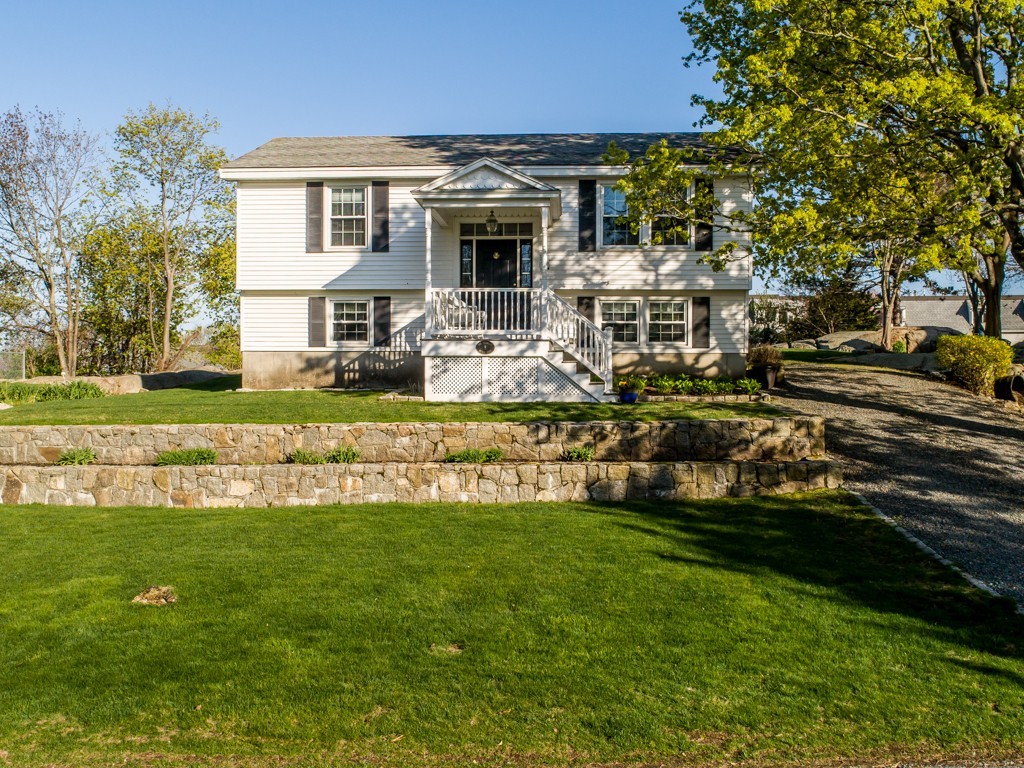 8 Beach Road Gloucester, MA 01930 - Photo 3 of 30
