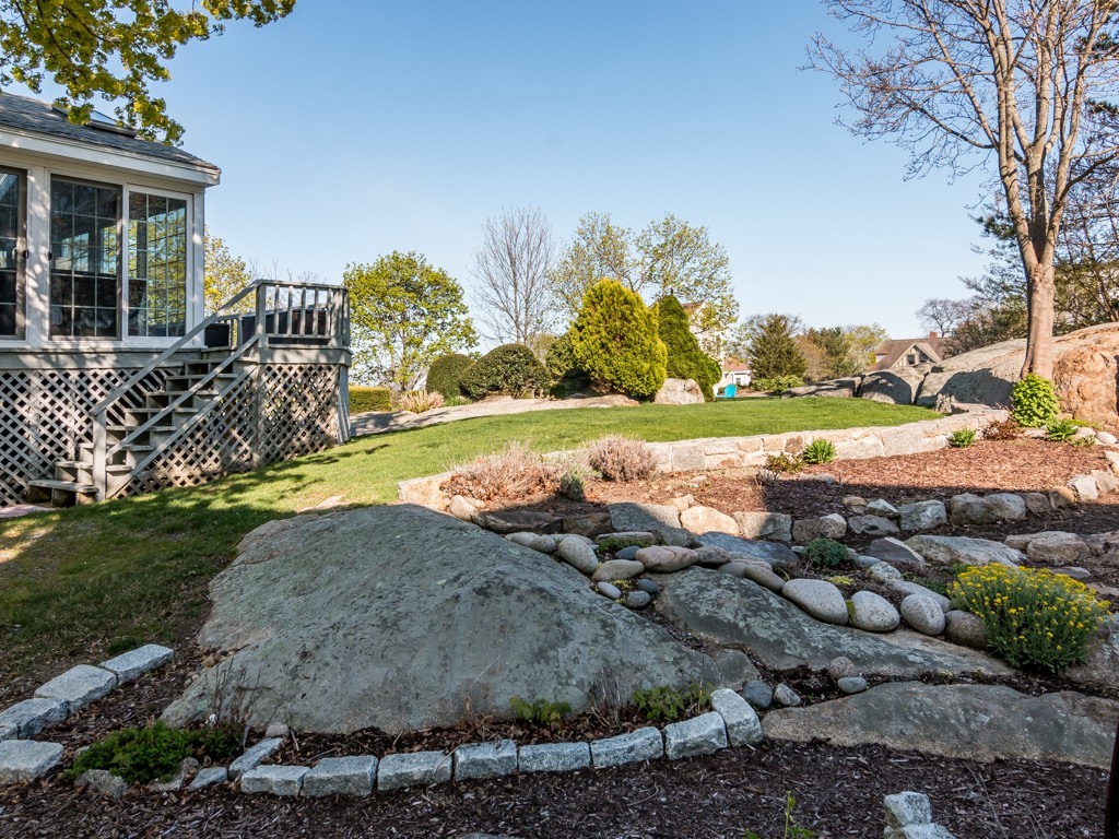 8 Beach Road Gloucester, MA 01930 - Photo 4 of 30