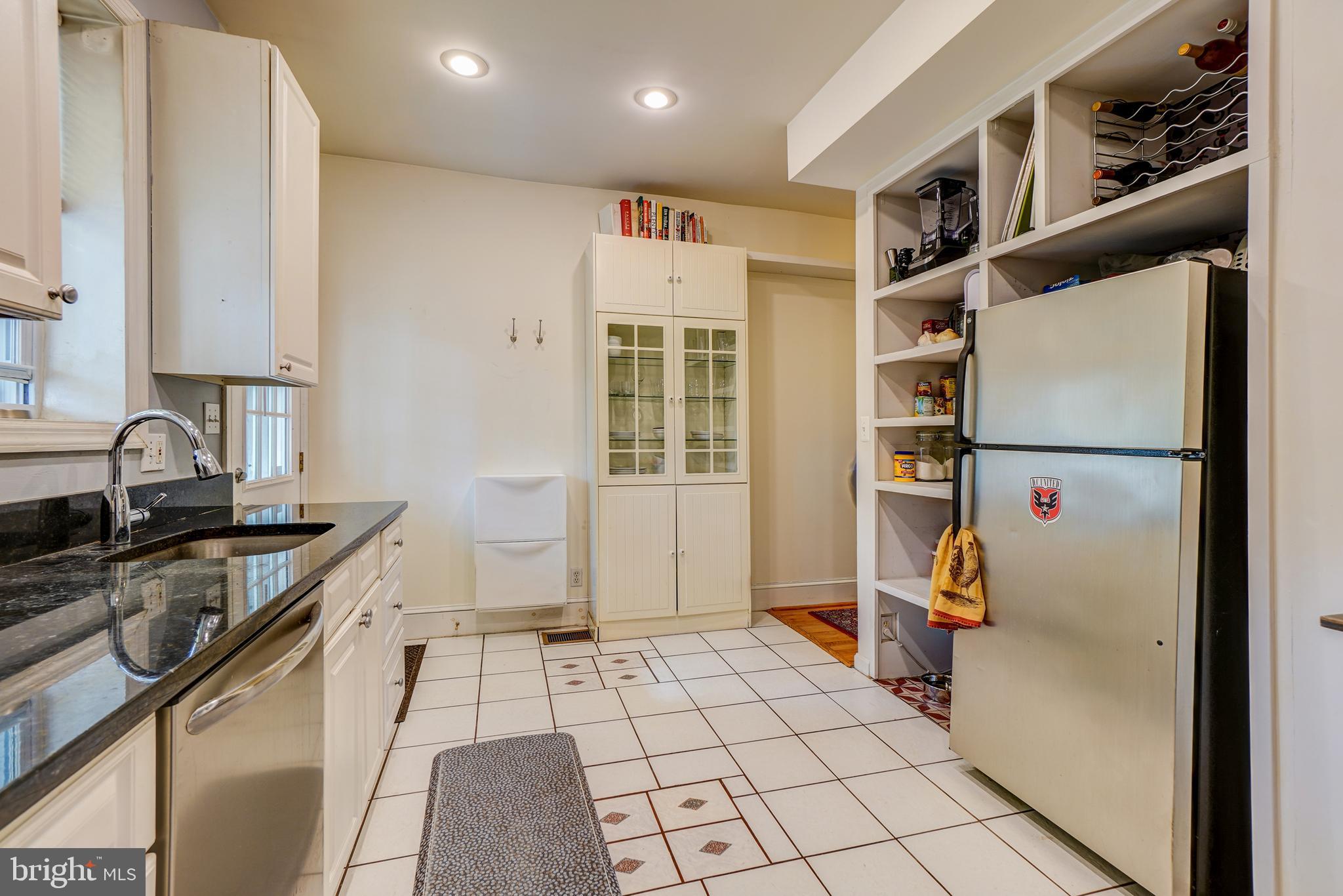 424 Warner Street Northwest Washington, DC 20001 - Photo 4 of 7