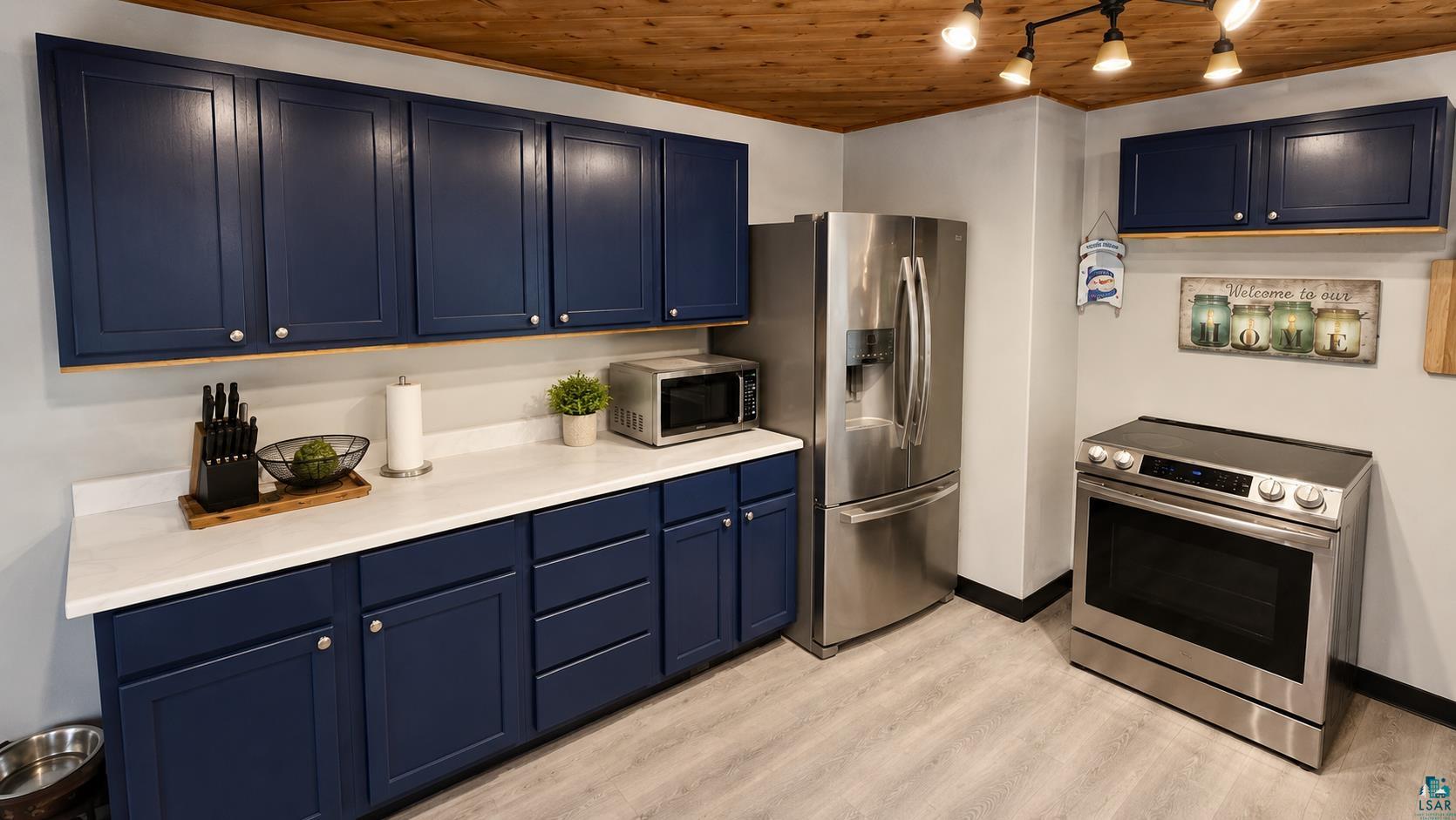 3990 Martin Road Duluth, MN 55803 - Photo 4 of 10 Kitchen 1