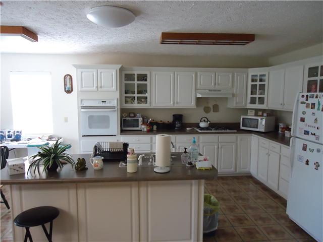 1850 Riddle Road Manchester, TN 37355 - Photo 5 of 10 The spacious island kitchen is part of the great room