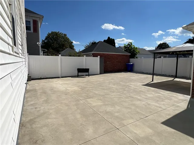 $2,300 | 27 McCabe Avenue, Unit 1, Pawtucket, RI 02861