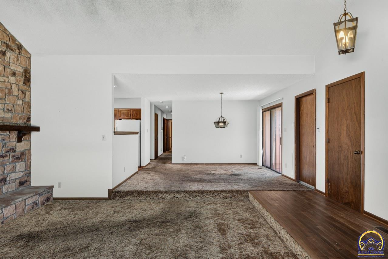 5701 Southwest Arrowhead Court Topeka, KS 66614 - Photo 14 of 36