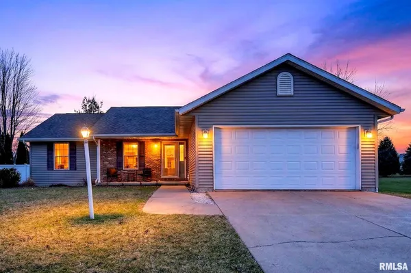 $295,000 | 102 Wildflower Avenue, Metamora, IL 61548