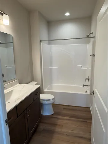 $664,999 | 880 North Verona Circle, Unit 27, Grafton, WI 53024