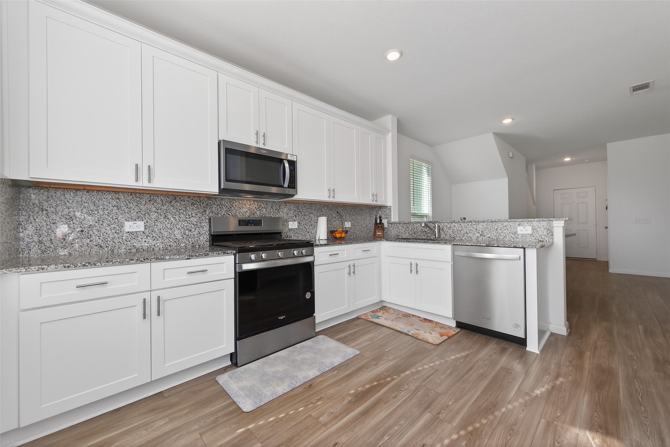 7326 Madison Cmns Lane Houston, TX 77075 - Photo 14 of 45 Huge counter space.