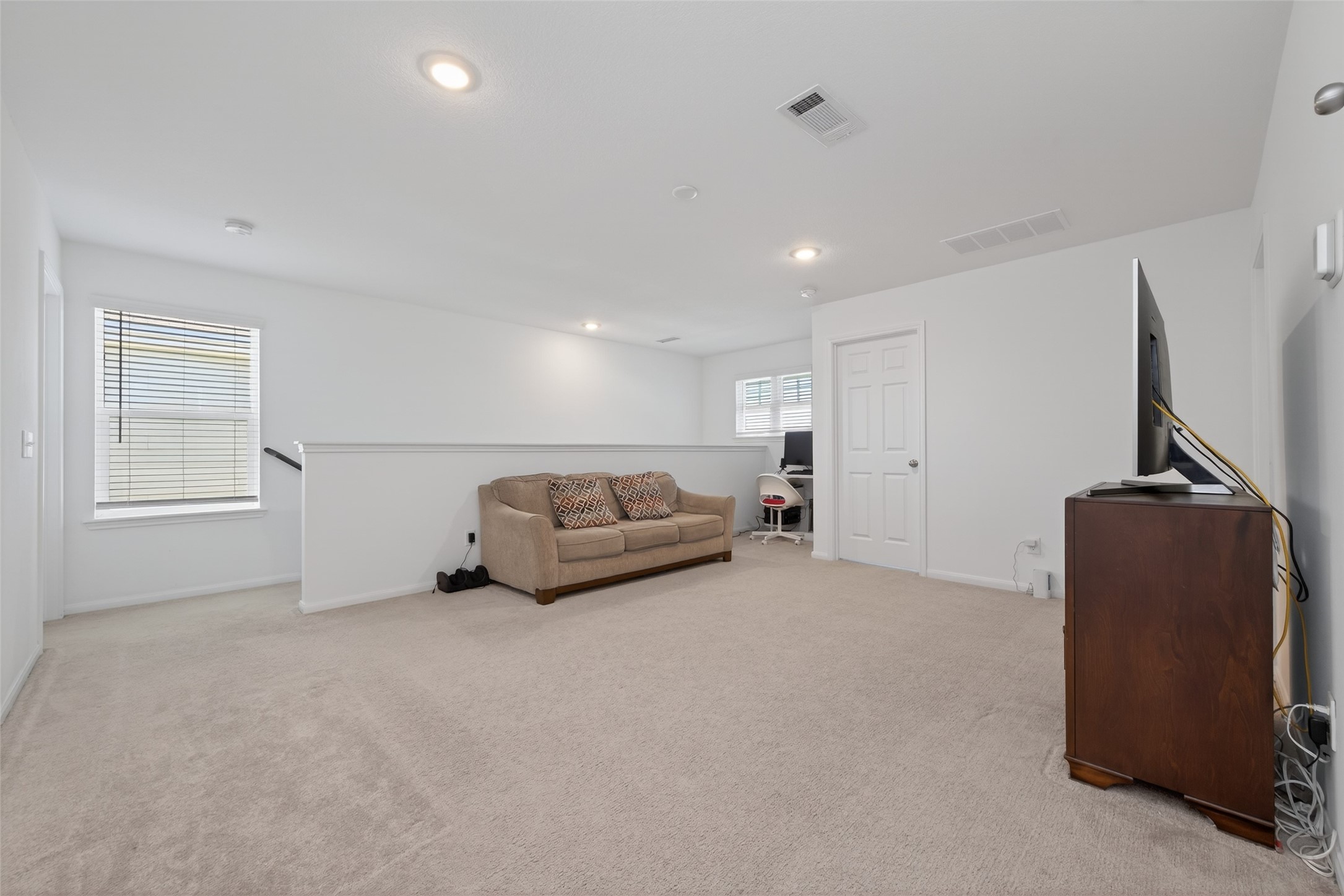 7326 Madison Cmns Lane Houston, TX 77075 - Photo 19 of 45 Big windows and lots of bright light on the second floor.