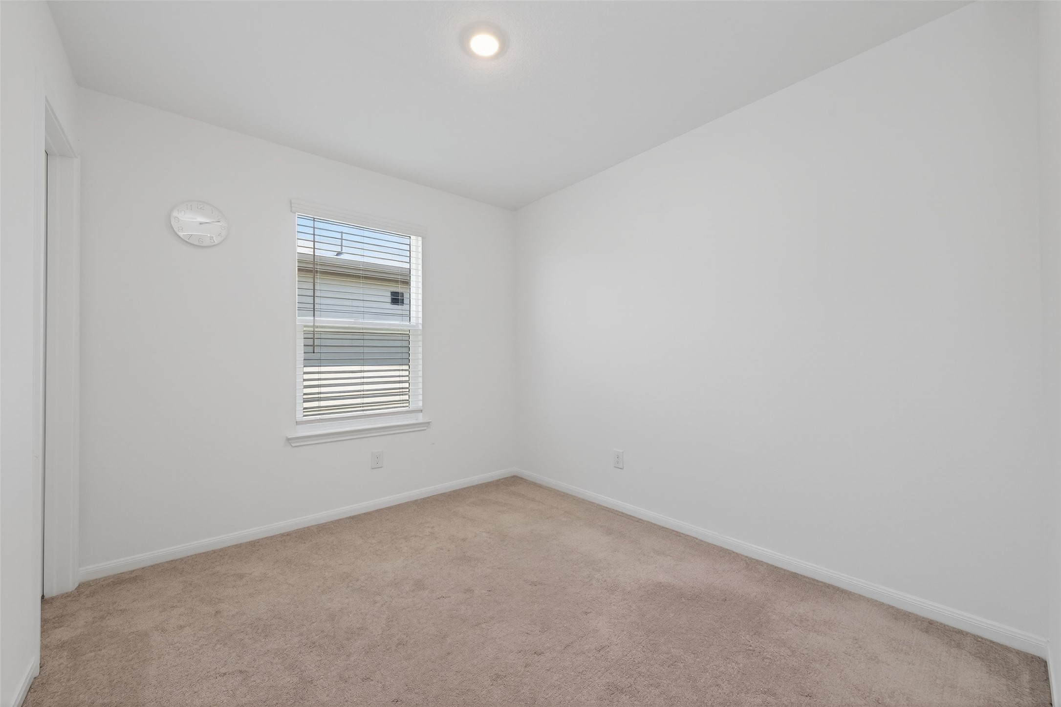 7326 Madison Cmns Lane Houston, TX 77075 - Photo 23 of 45 Secondary bedroom on the second floor big enough for a queen bed.