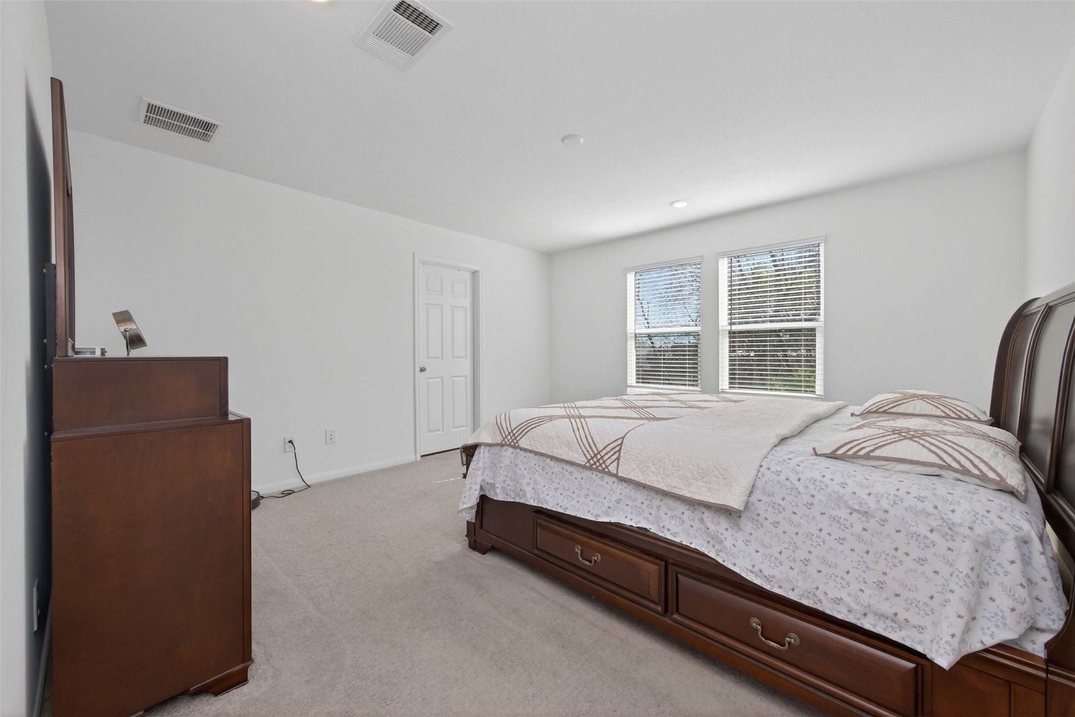 7326 Madison Cmns Lane Houston, TX 77075 - Photo 26 of 45 Master bedroom is huge with a King Size bed.