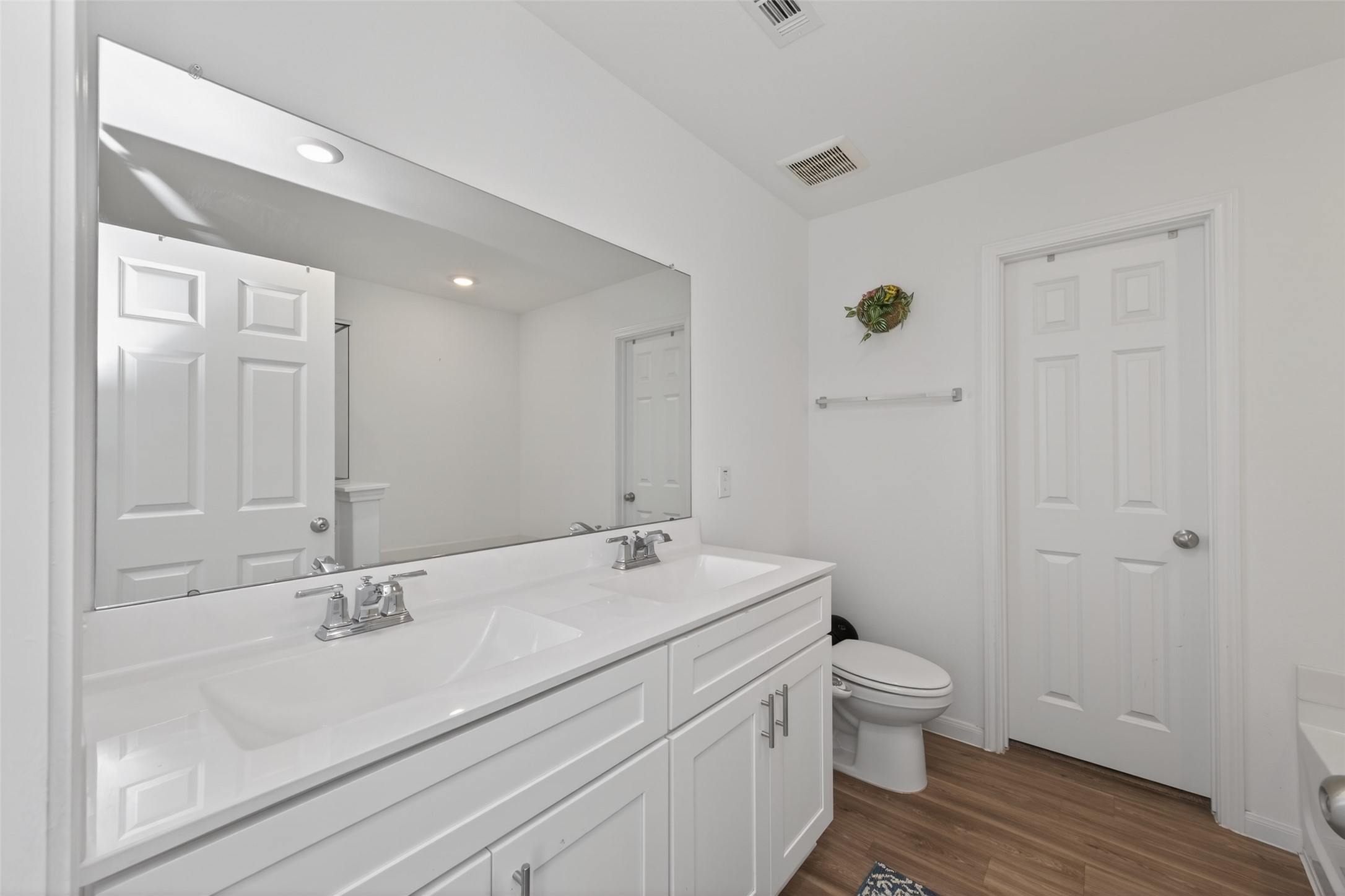 7326 Madison Cmns Lane Houston, TX 77075 - Photo 30 of 45 Master bathroom has two sinks his & her.