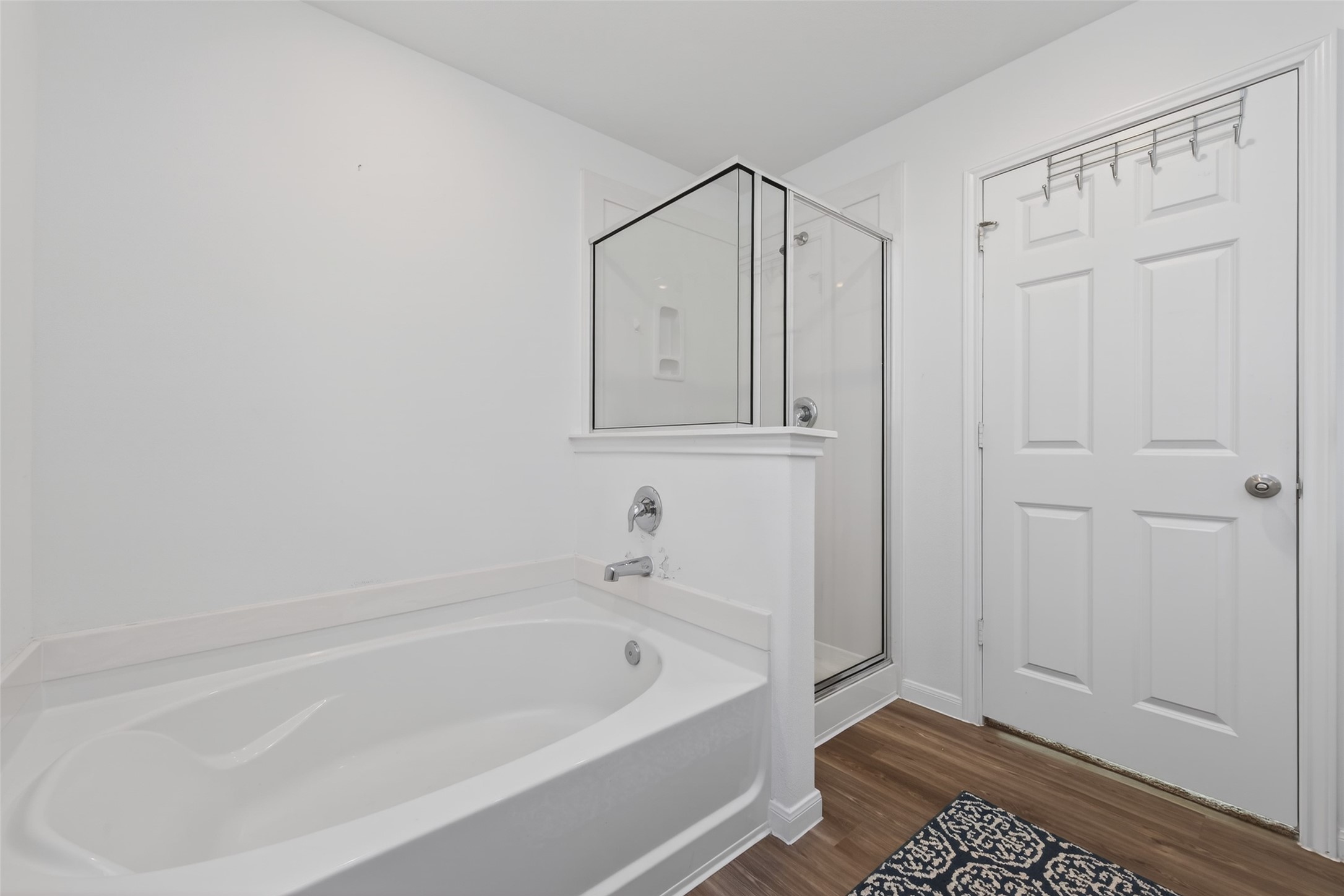 7326 Madison Cmns Lane Houston, TX 77075 - Photo 32 of 45 Separate shower and tub in the master bedroom.