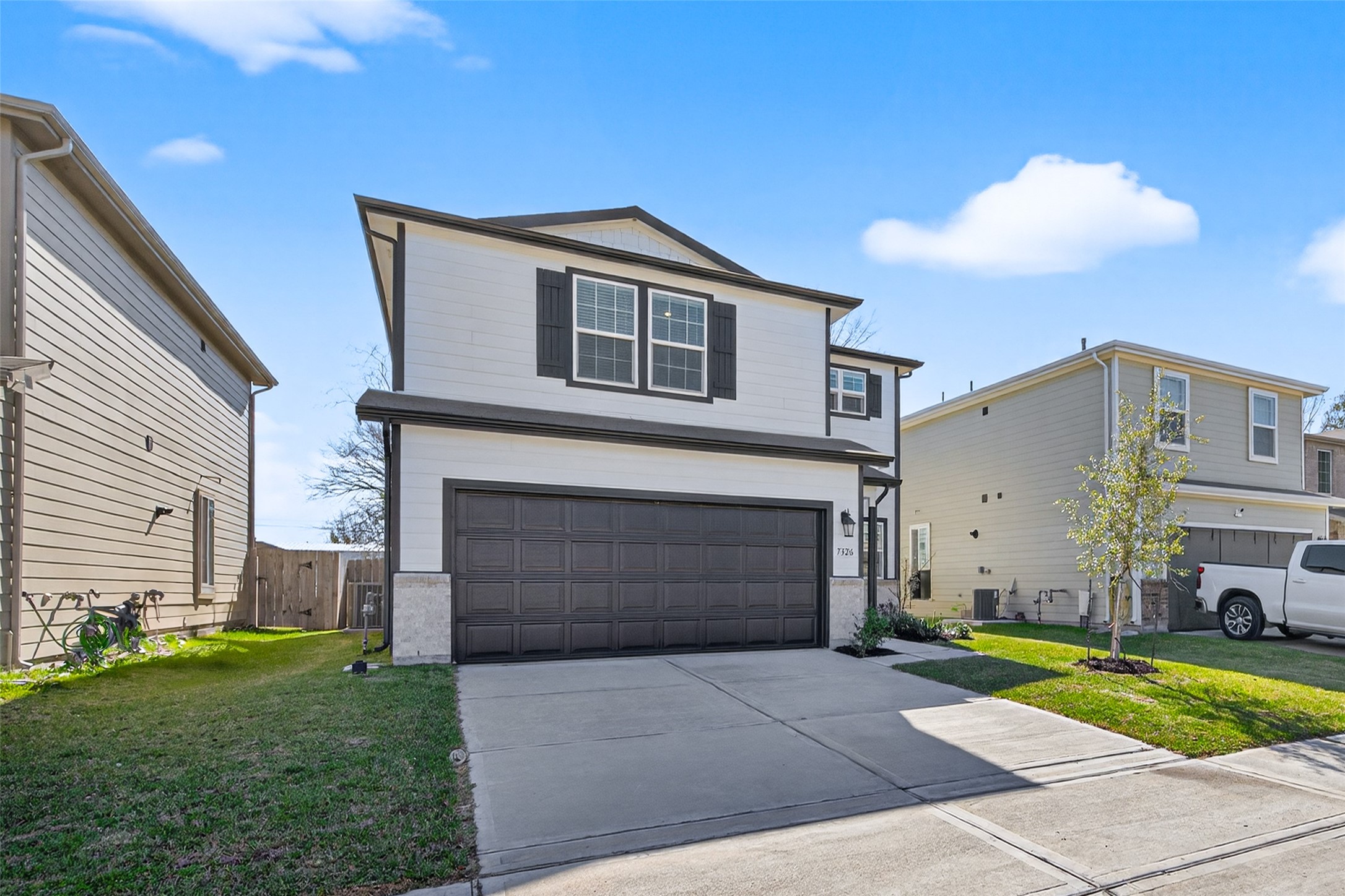 7326 Madison Cmns Lane Houston, TX 77075 - Photo 42 of 45 Double wide driveway.