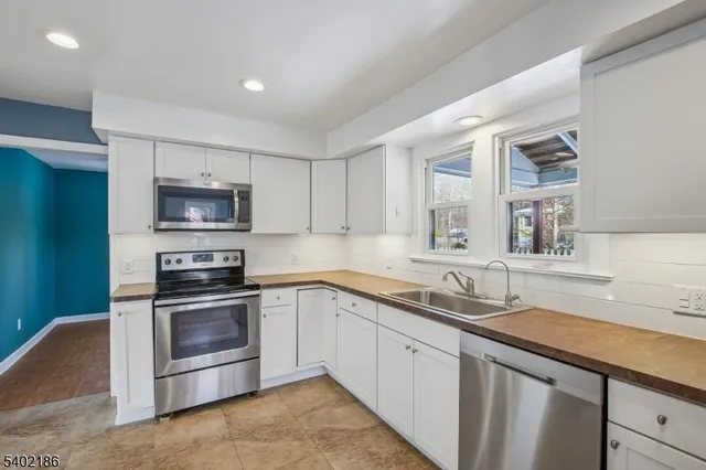 $574,900 | 4 Cabot Lane, Kinnelon, NJ 07405