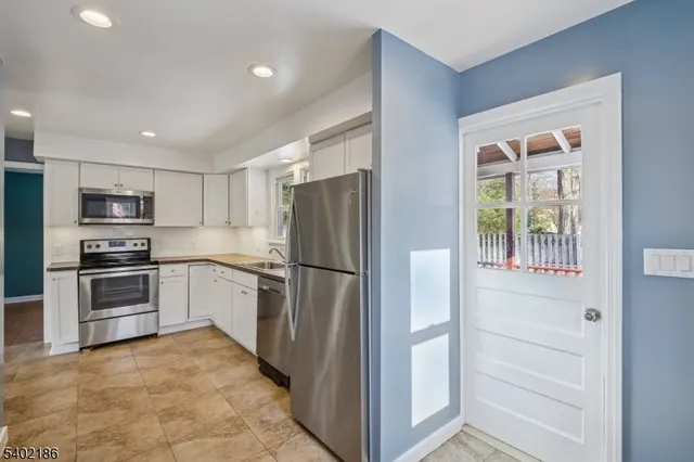 $574,900 | 4 Cabot Lane, Kinnelon, NJ 07405