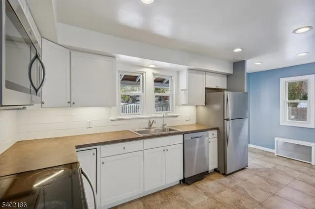 $574,900 | 4 Cabot Lane, Kinnelon, NJ 07405