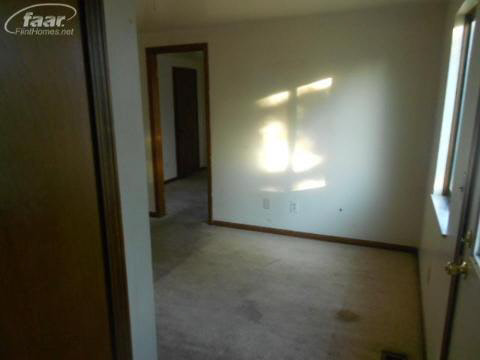 4164 North Jennings Road Flint, MI 48504 - Photo 8 of 19 20111254-7.JPG
