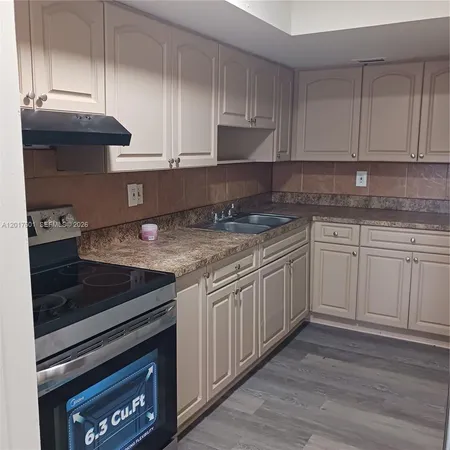 $2,400 | 2107 Northwest 59th Terrace, Unit 60E, Lauderhill, FL 33313
