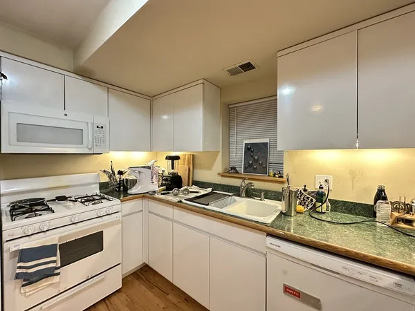 $3,600 | 3345 North Southport Avenue, Unit 1, Chicago, IL 60657