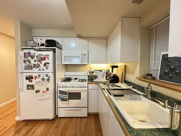 $3,600 | 3345 North Southport Avenue, Unit 1, Chicago, IL 60657