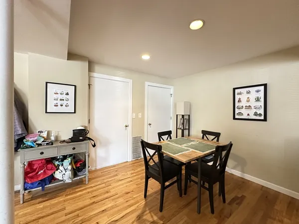 $3,600 | 3345 North Southport Avenue, Unit 1, Chicago, IL 60657