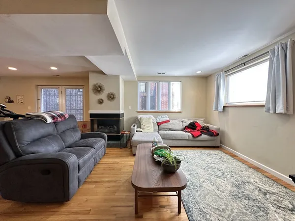 $3,600 | 3345 North Southport Avenue, Unit 1, Chicago, IL 60657