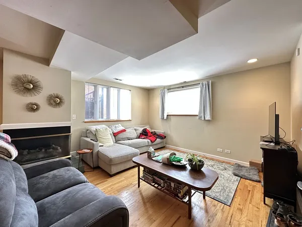 $3,600 | 3345 North Southport Avenue, Unit 1, Chicago, IL 60657